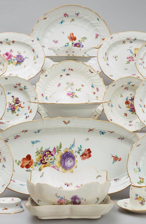 SERVIS, 98 delar, porslin. Meissen sekelskifte 1900.