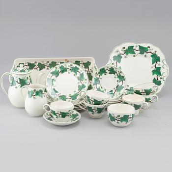 17 pieces of porcelain tableware from Wedgewood, model "Napoleon Ivy", 20th century.