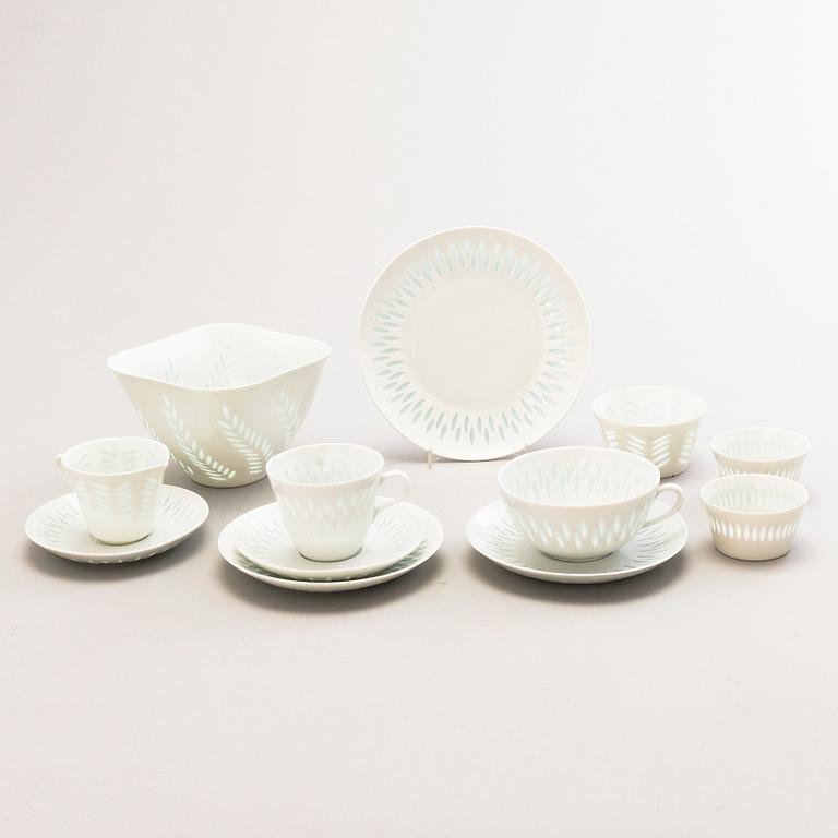 FRIEDL HOLZER-KJELLBERG, A 24-piece porcelain tea and coffee set signed Arabia F.H.Kj. Finland.