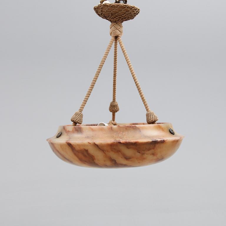 TAKAMPEL, alabaster, 1900-talets första hälft. Höjd ca 50 cm.