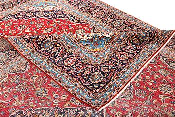A Kashan carpet, c. 412 x 300 cm.