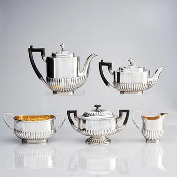 A Russian silver coffee- and teaset, 5 pieces, mark of Gratchev company, St Petersburg before 1899.