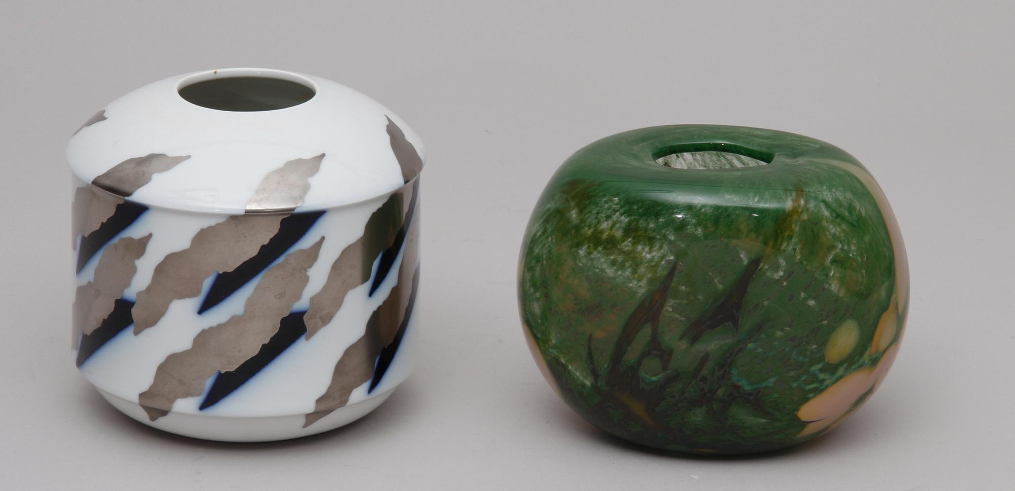 VASER, 2 st. Glas resp porslin.