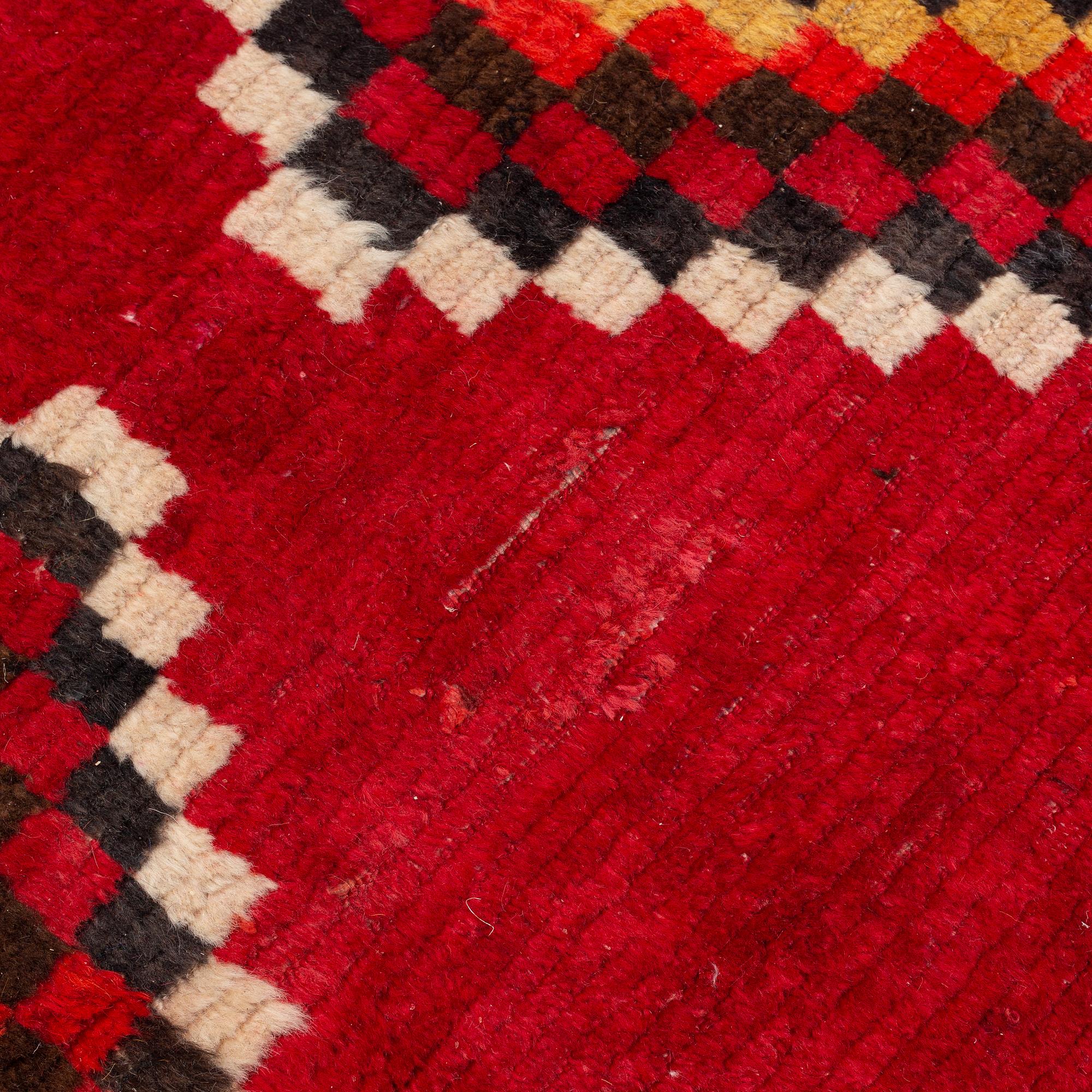 A semi antique Khersake-Bakhtiarirug, c. 282 x 153 cm.
