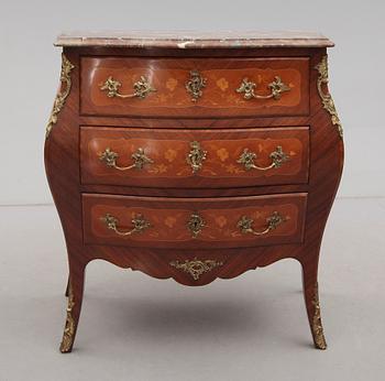 BYRÅ, rokokostil, 1900-talets mitt.