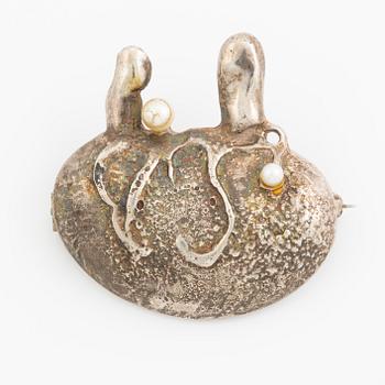 Olle Ohlsson, A brooch, silver with cultured pearls, 1969.