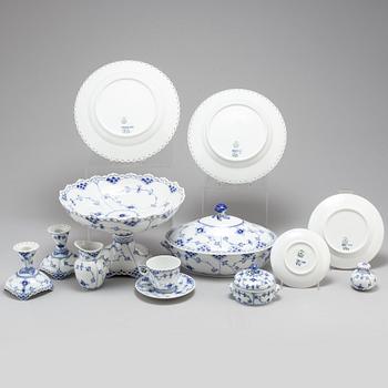 Fortyone pieces of Musselmalet dinner service from Royal Copenhagen.