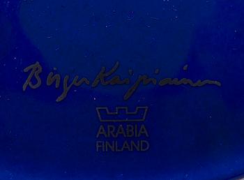 BIRGER KAIPIAINEN, KERAMIIKKAVATI. Sign. Birger Kaipiainen, Arabia Finland. 1900-luvun loppupuoli.