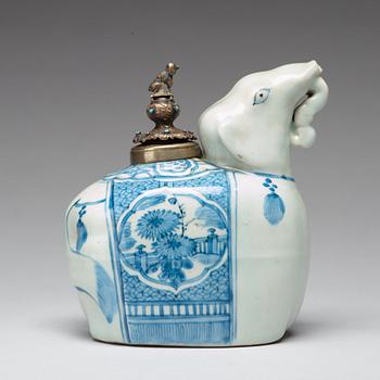 A blue and white elephant shaped kendi, Ming dynasty, Wanli (1572-1620).