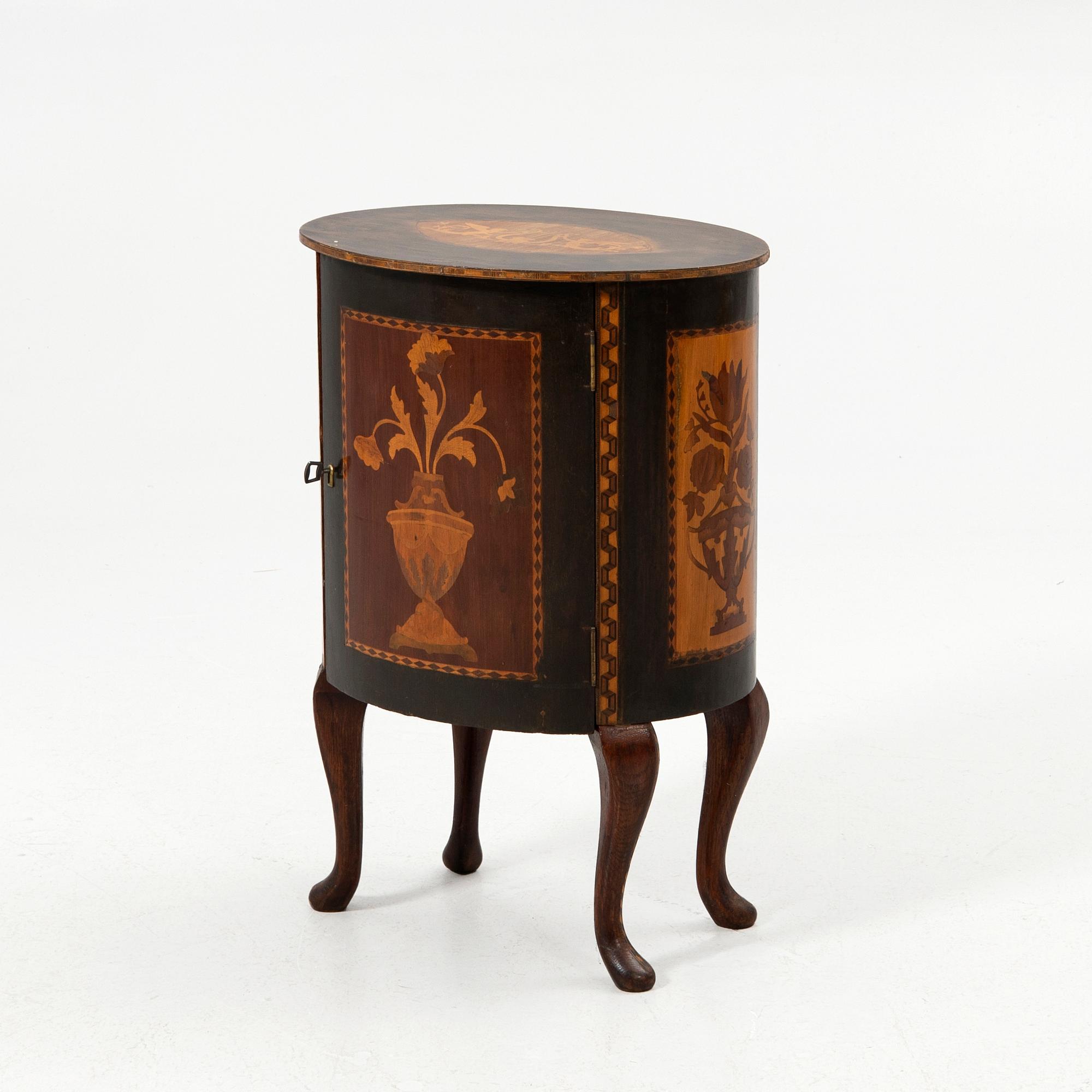 Cabinet, early 20th century.
