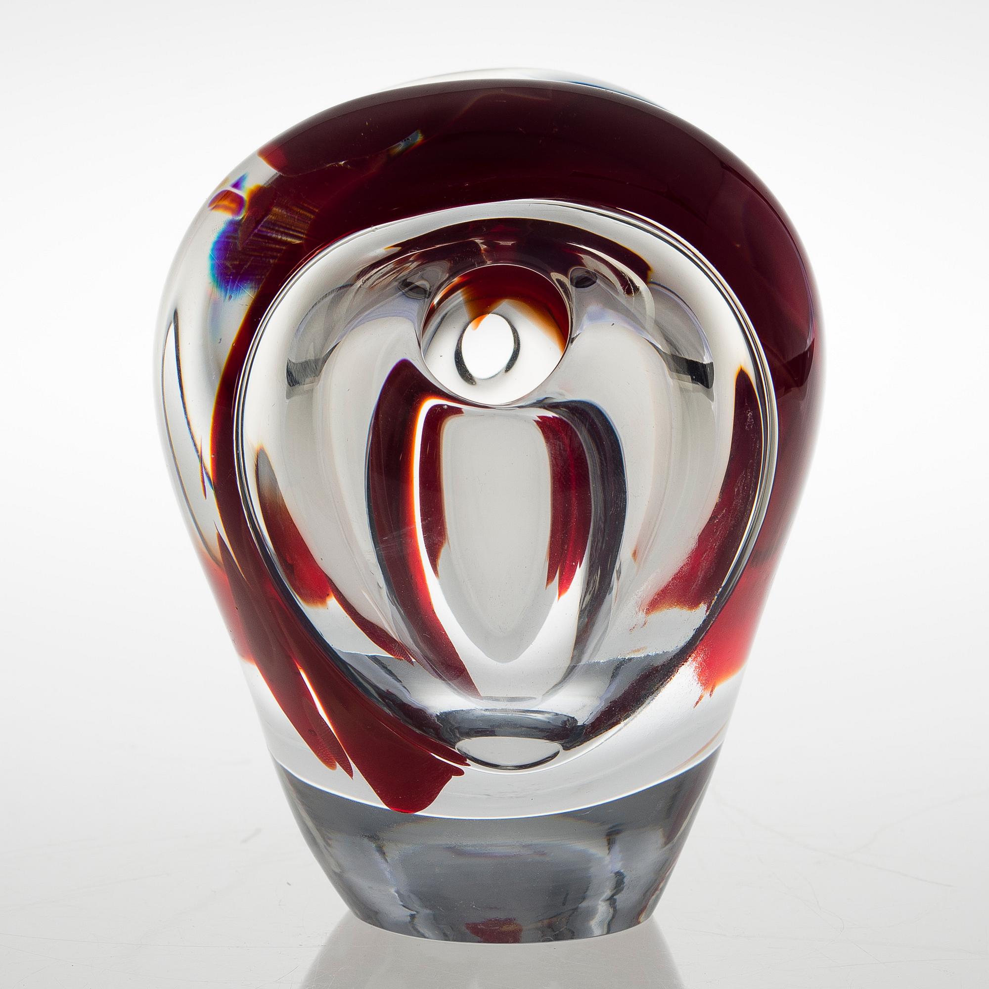 A KARI ALAKOSKI GLASS SCULPTURE / VASE, signed K. Alakoski Iittala 2008.