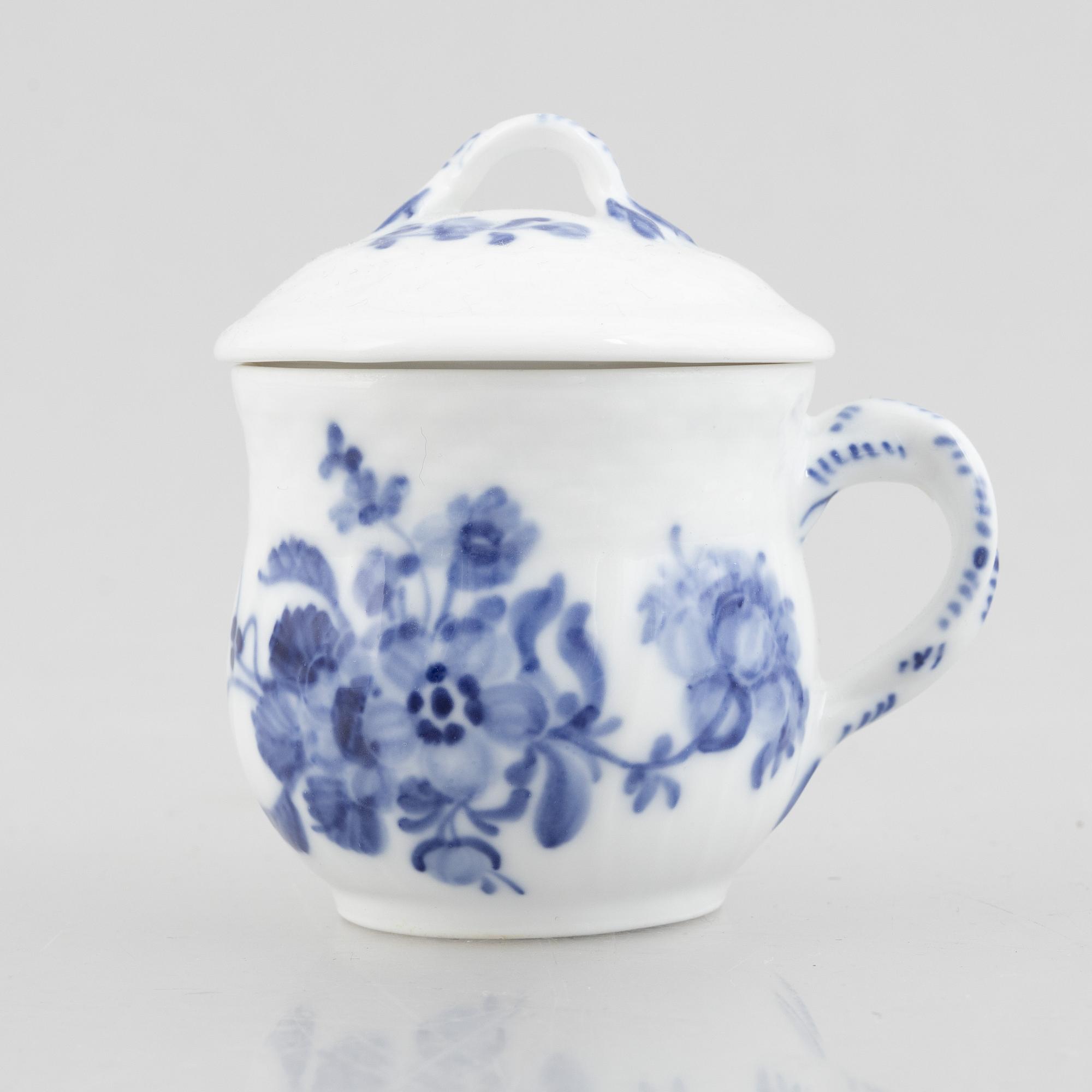 Royal Copenhagen, cremekoppar med lock och fat, 12 st, samt bricka, porslin, "Blå Blomst", Danmark.