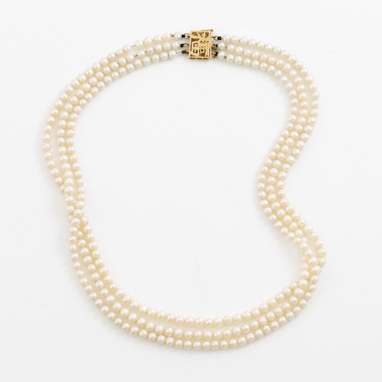 Pearl necklace, cultured pearls, clasp 14K gold.