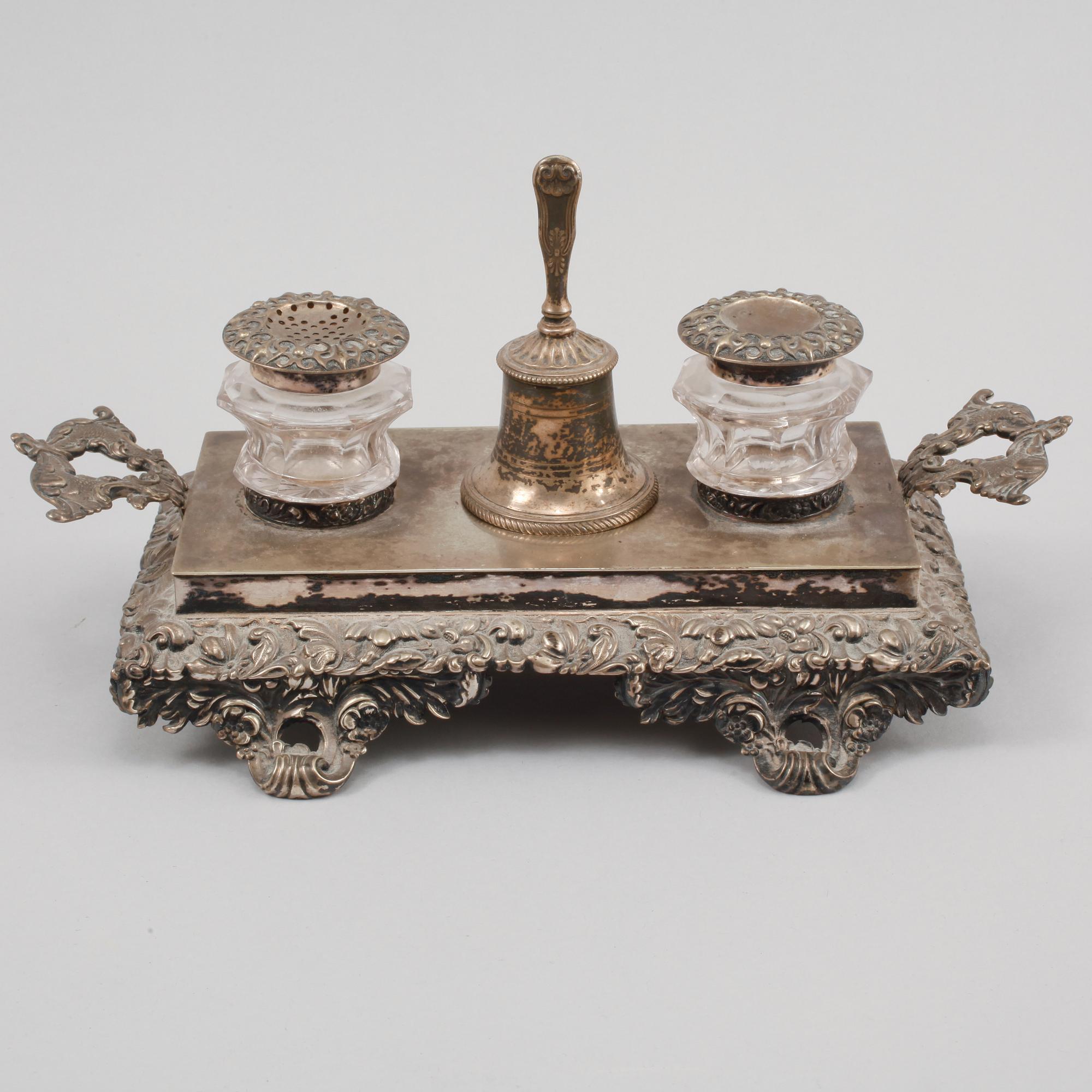 SKRIVBORDSUPPSATS, silver, Adolf zethelius, Stockholm, 1838, vikt 469 gram (exklusive glasen).