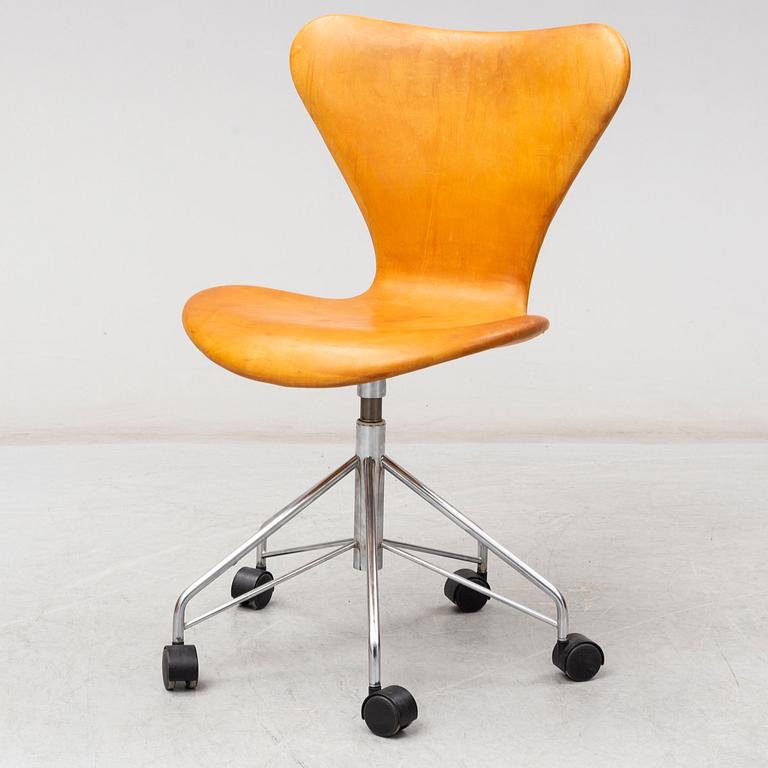 ARNE JACOBSEN, kontorsstol, "Sjuan", Fritz Hansen, Danmark.