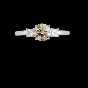 RING, 18 k vitguld, diamanter tot ca 1.26 ct.