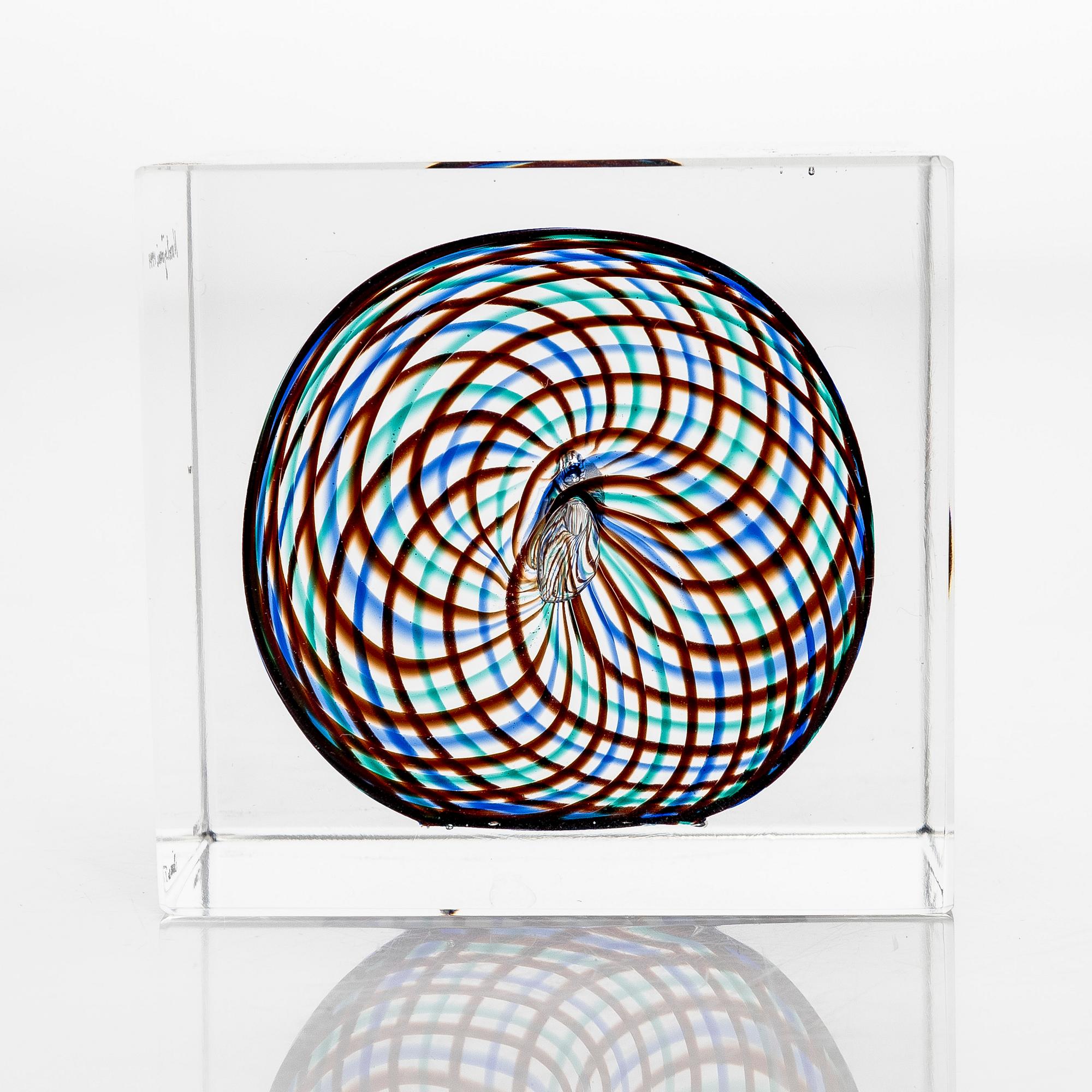 Oiva Toikka, an annual glass cube, signed Oiva Toikka Nuutajärvi 1994 and numbered 596/2000.