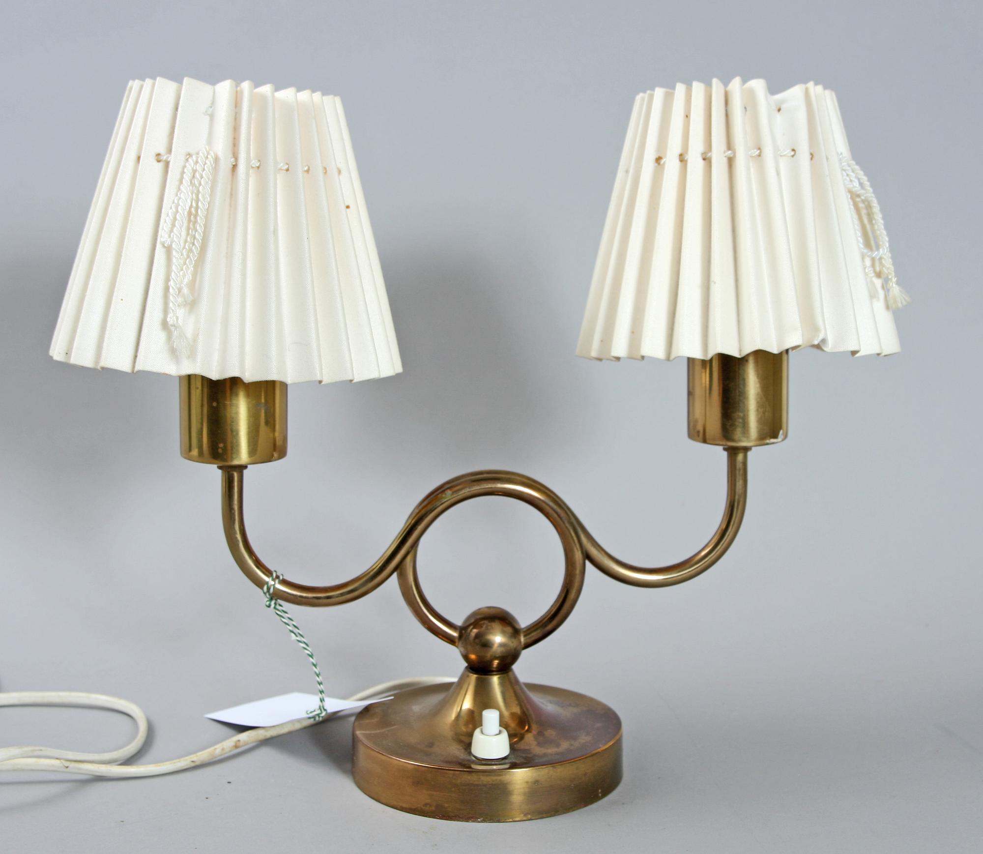 BORDSLAMPA, mässing. Modell B 2483, firma Svenskt Tenn.