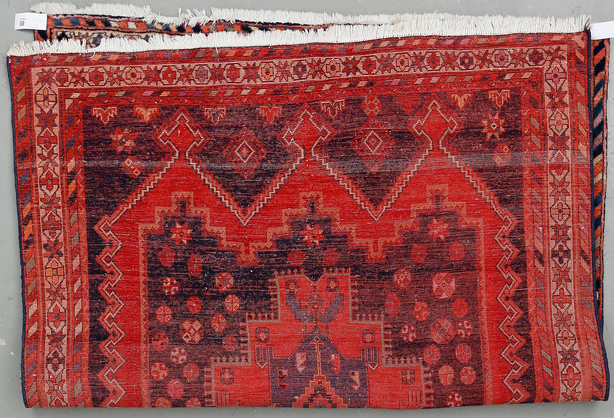 MATTA, persisk. Ca 217x161 cm.