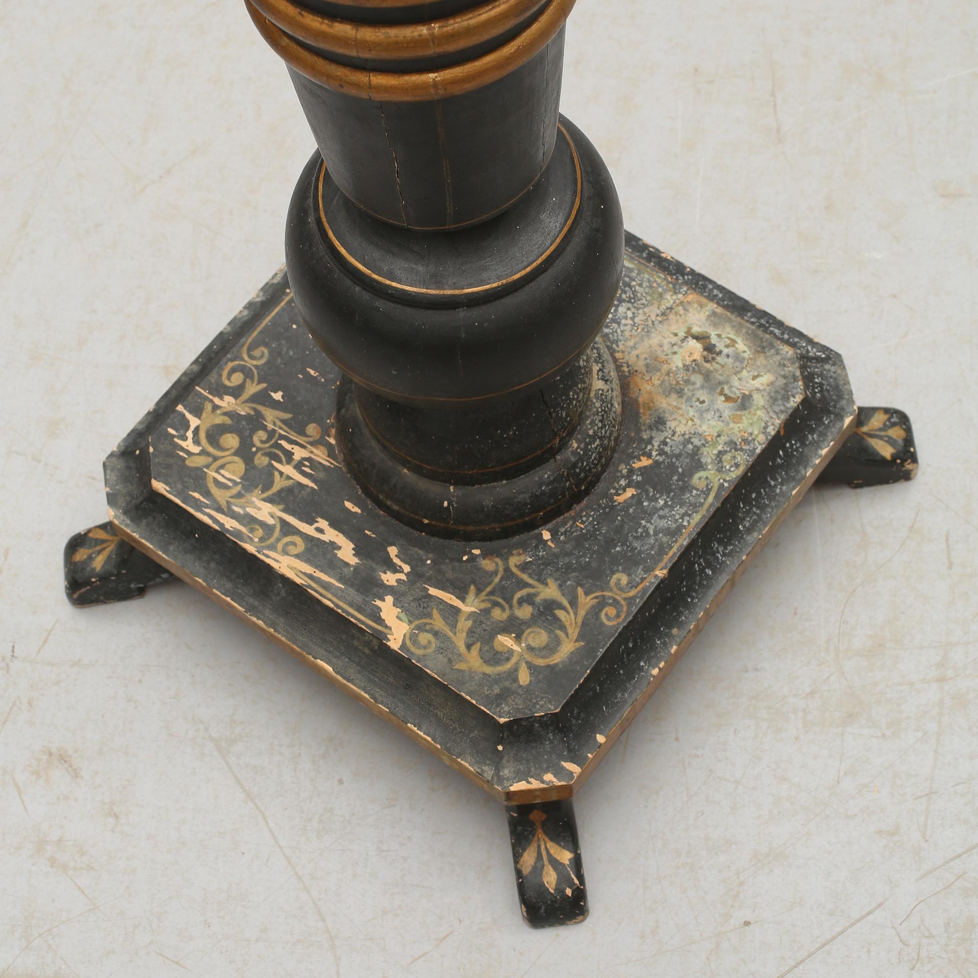 PIEDESTAL, sent 1800-tal.