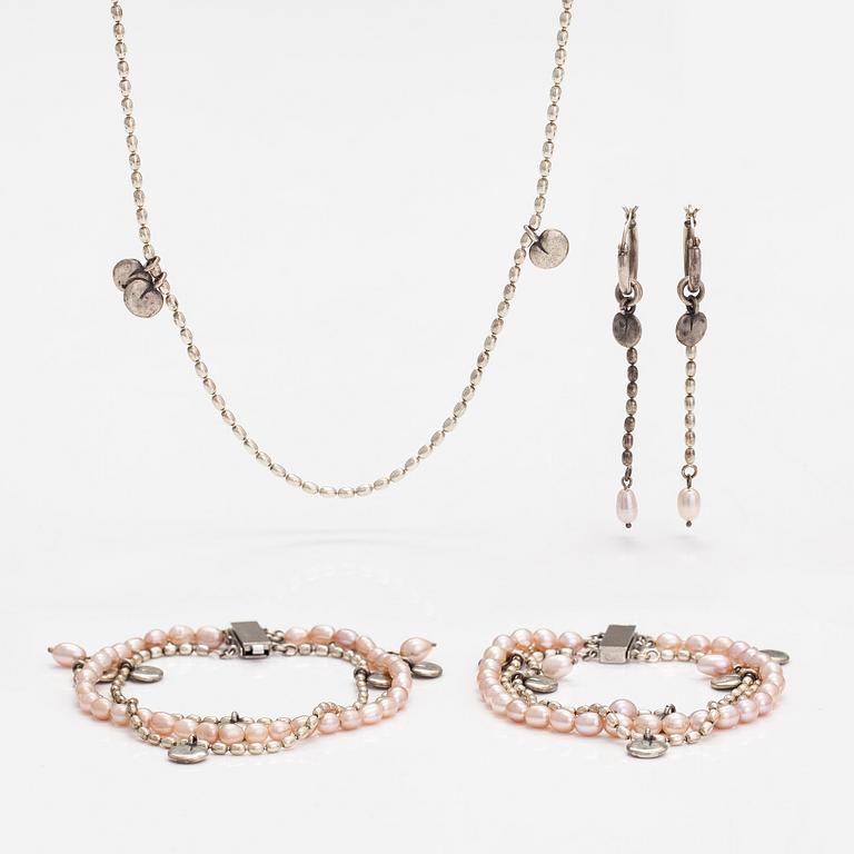 Kirsti Doukas, a necklace, pair of earrings and two bracelets, 'Vanamo', sterling silver, and cultured pearls.