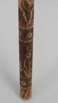 KÄPP, trä, bär dat 1903.