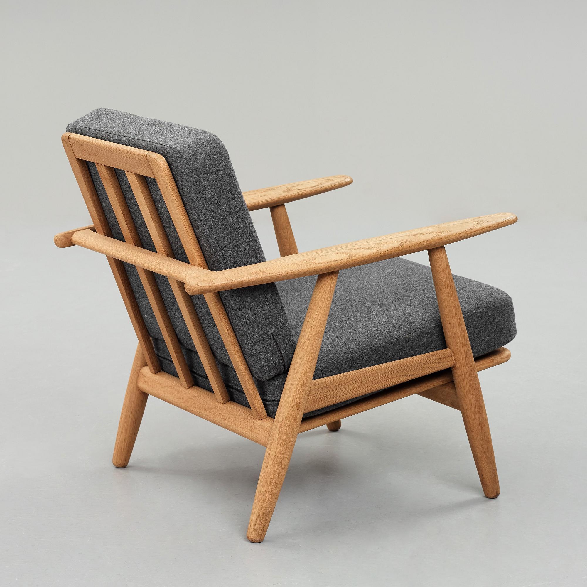 GETAMA  GE240（Hans J.Wegner） Hans Wegner oak 'cigar' lounge chair - model GE240 - Getama