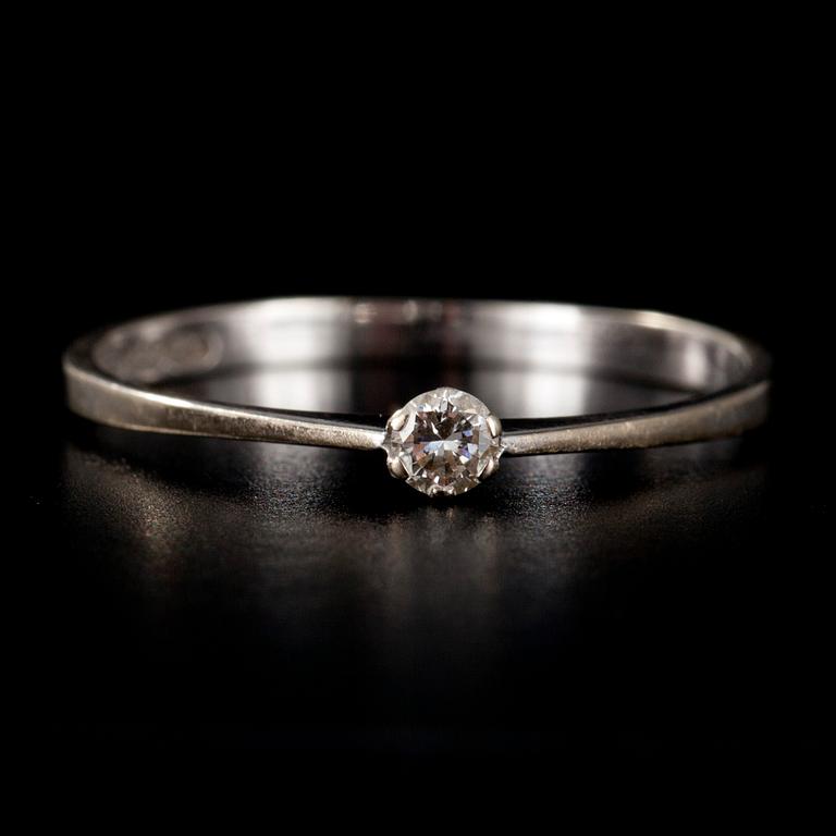 RING, vitguld 18K, diamant 0,05 ct, H. Lahtinen & Co, Helsingfors 1976.