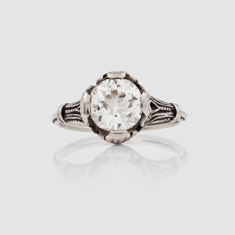 RING med gammalslipad diamant ca 1.75 ct, kvalitet ca K-L/VS. Tidigt 1900-tal.