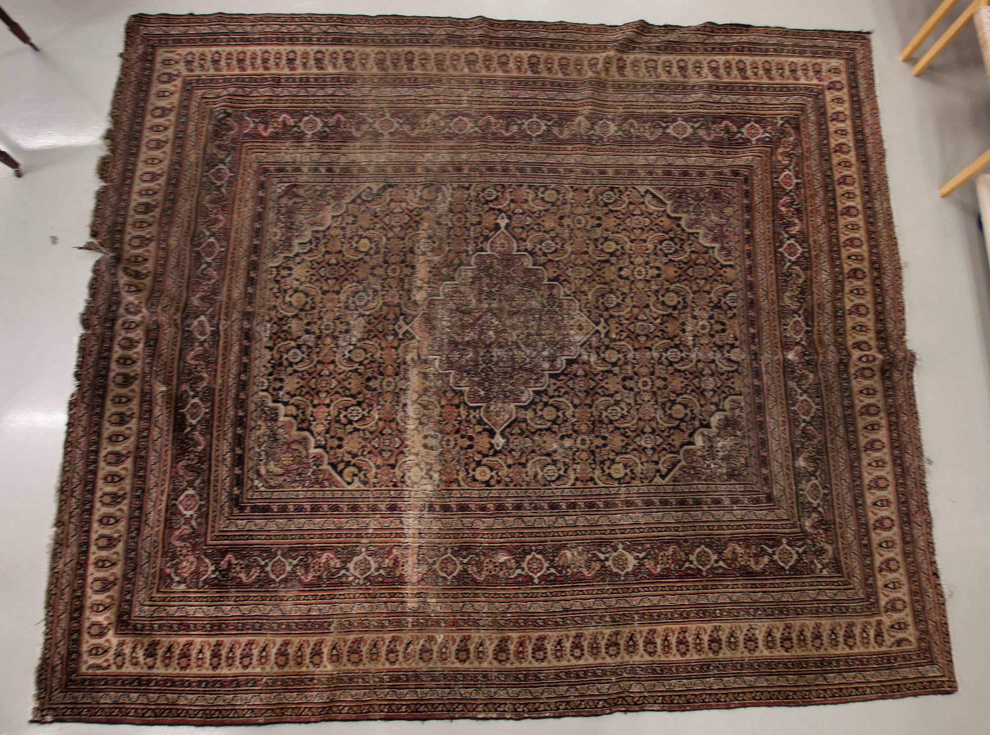 MATTA, antik, 249x290 cm.