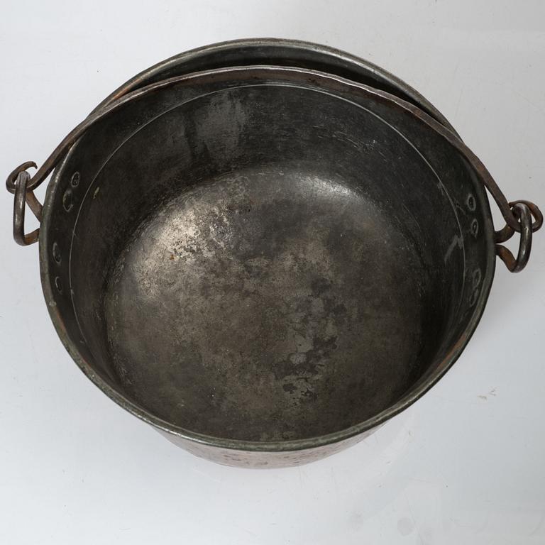 A set of three Swedish copper cauldrons, 18th / early 19th century.