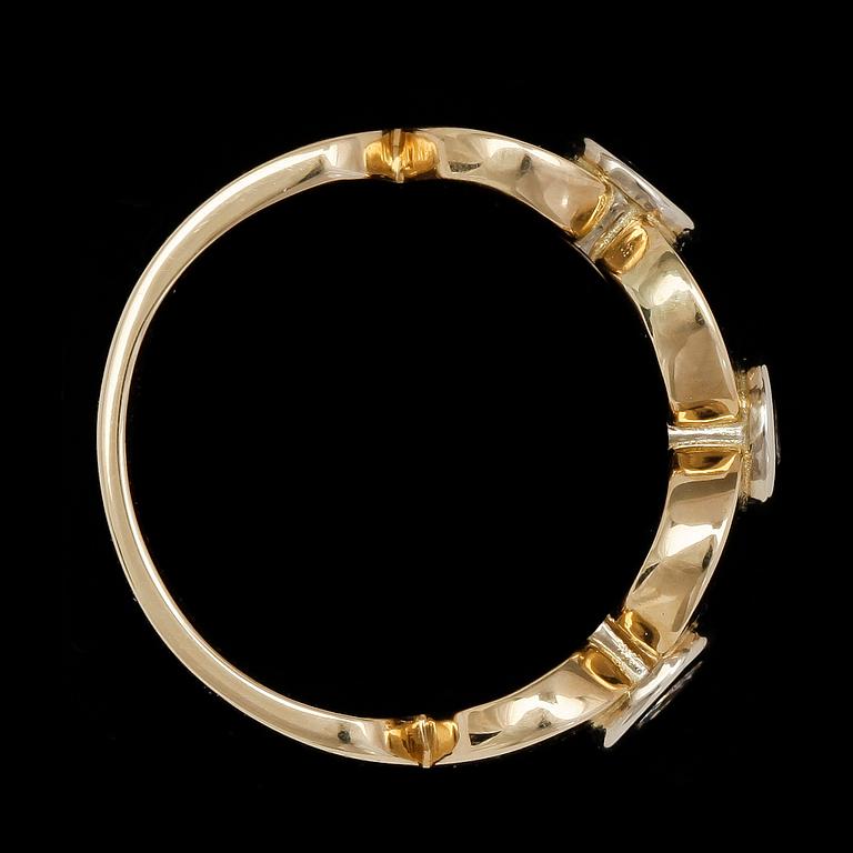 RING, three brilliant cut diamonds, tot. 0.40 cts.