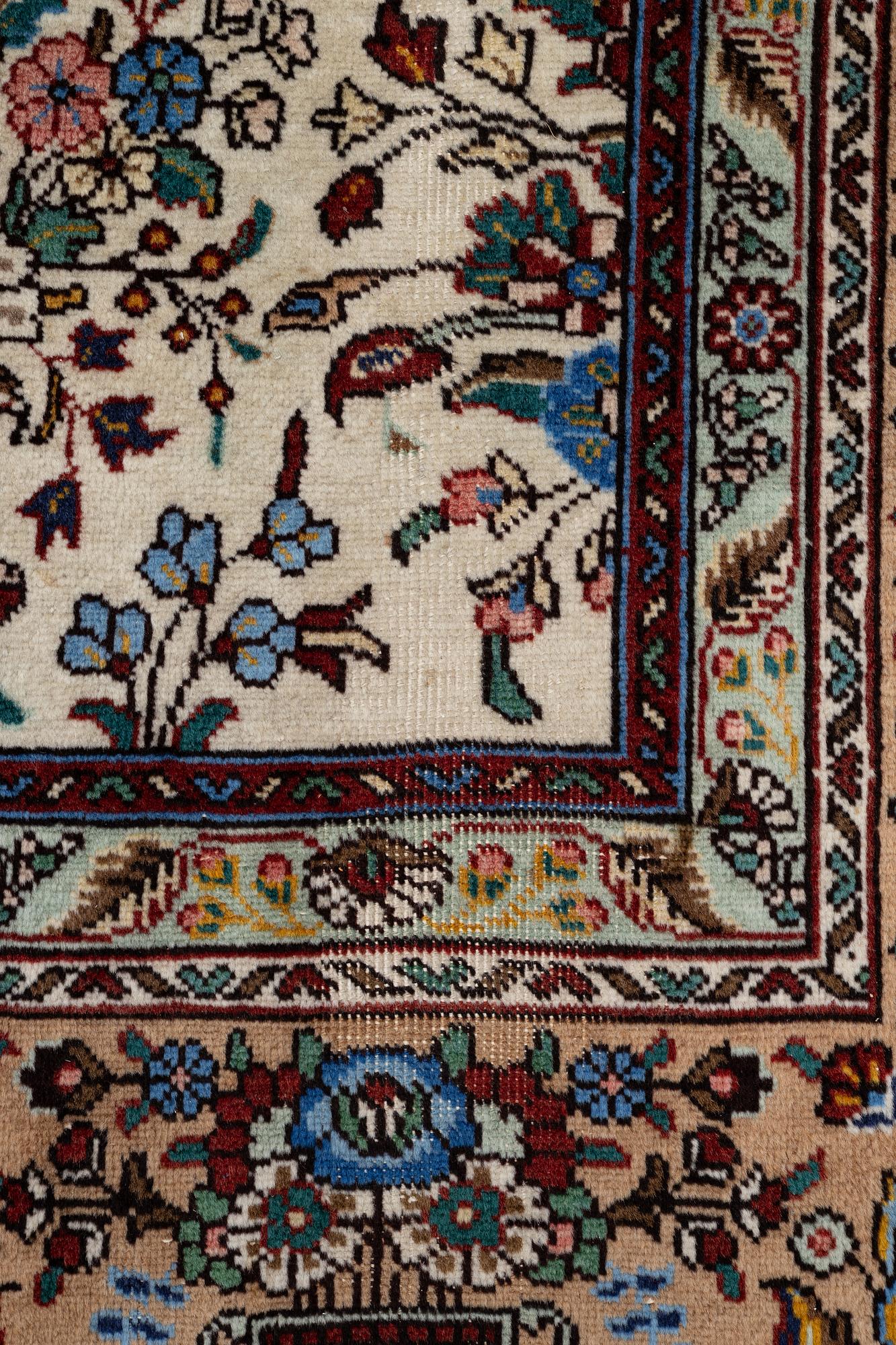 Matta, Täbriz, ca 390 x 292 cm.