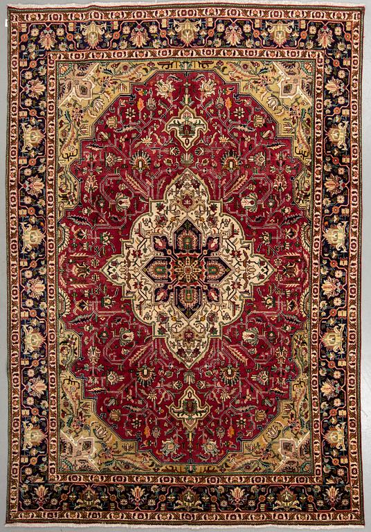 A carpet, Tabriz, ca 345 x 240 cm.