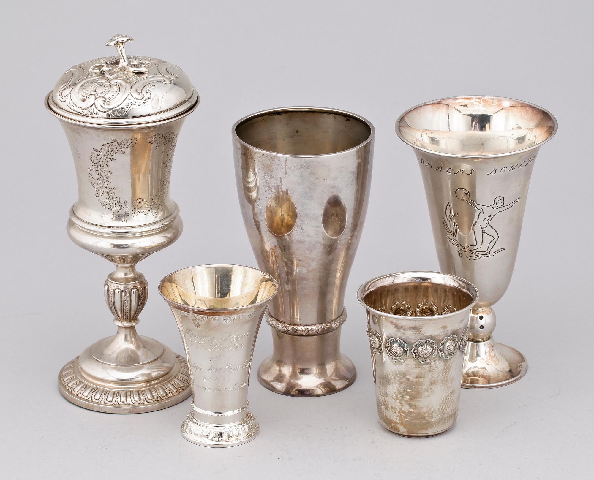 PARTI BÄGARE, 24 st, silver, flertal olika tillverkare, Europa, bla CG Hallberg, 1800-1900-tal. Totalvikt ca 1300 gram.