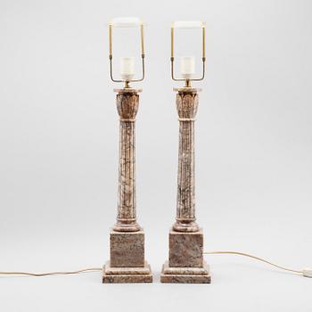 BORDSLAMPOR, 1 par, alabaster, gustaviansk stil, 1900-talets mitt.