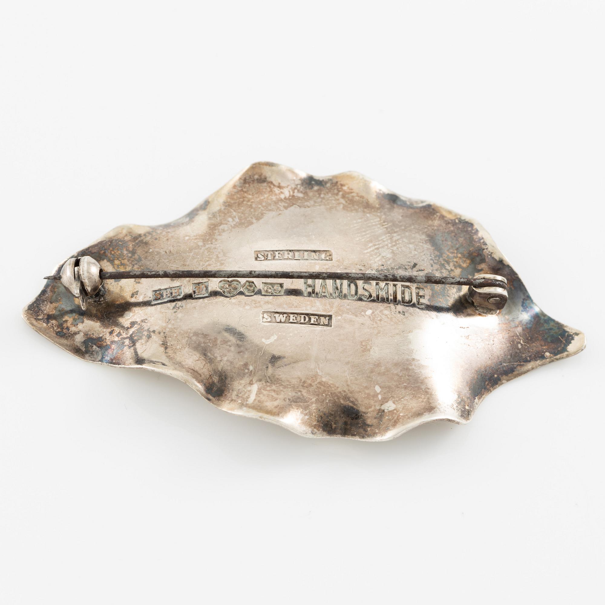 Brosch i form av löv sterlingsilver. Lund 1957.
