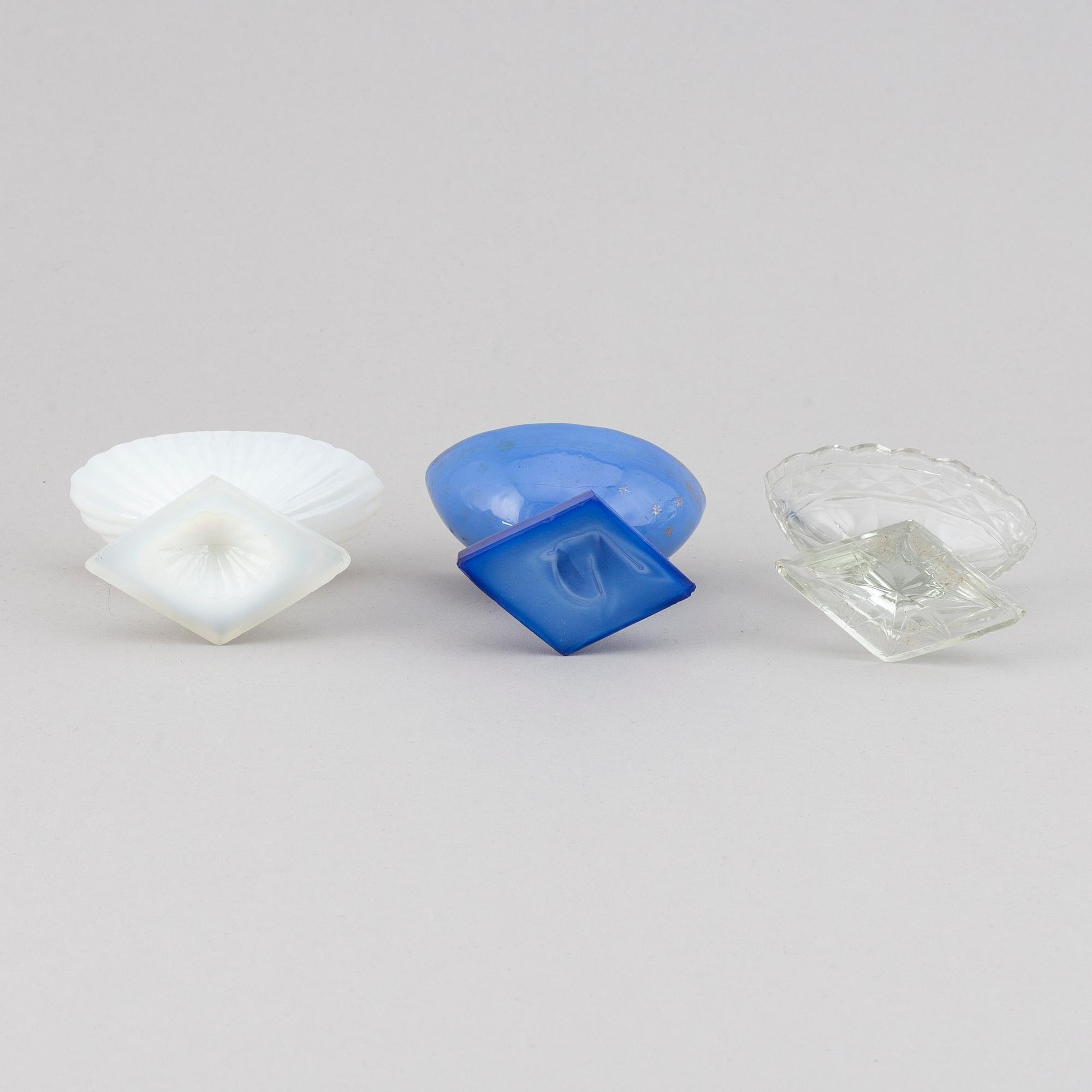 SALTKAR, 3 st, glas, omkring år 1800.