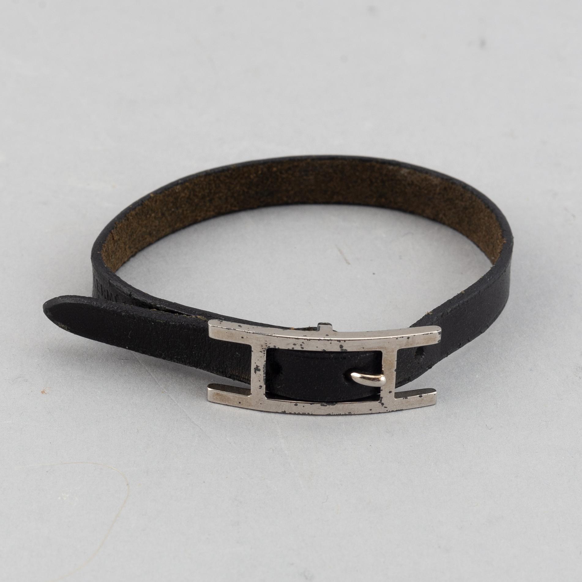 Hermès, armband samt scarf.