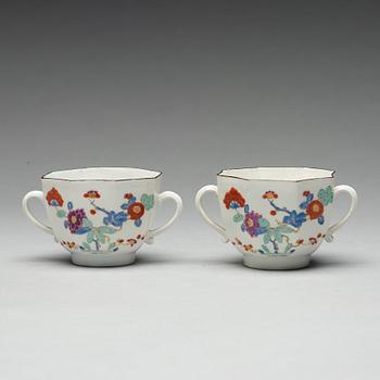 A pair of Meissen 'Kakiemon' cups, 18th Century.