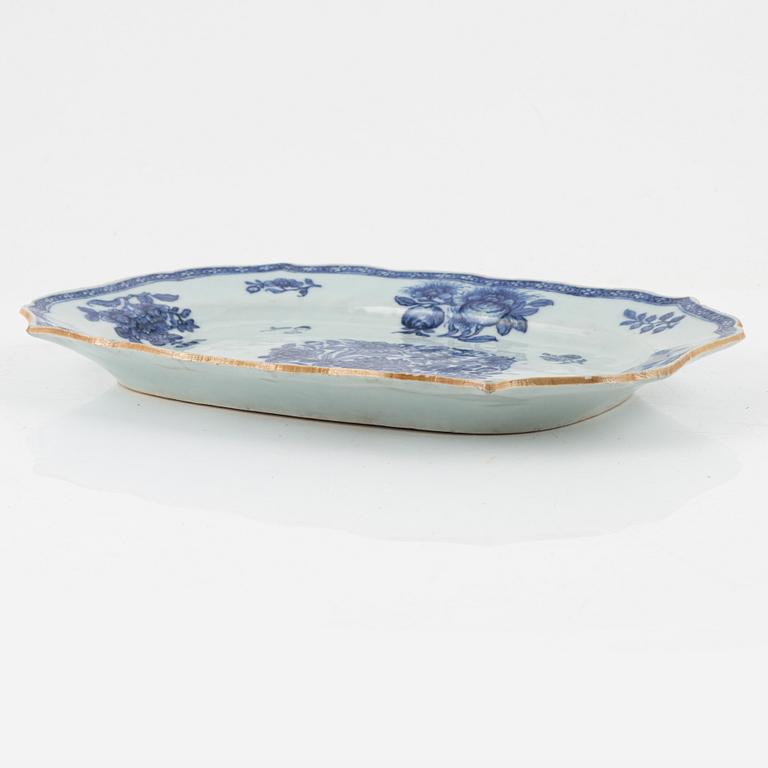 A blue and white porcelain charger, China, Qing Dynasty, Qianlong 1736-95.