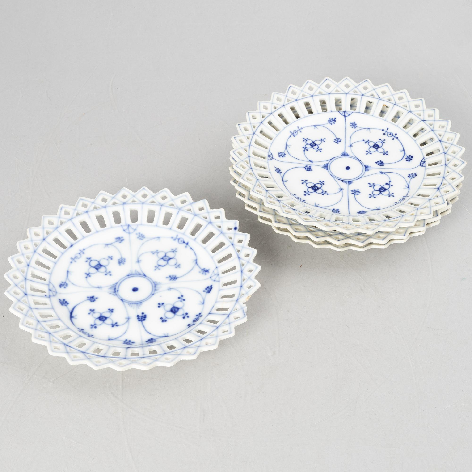 Servisdelar, 13 st, porslin, "Musselmalet", Royal Copenhagen, Danmark.