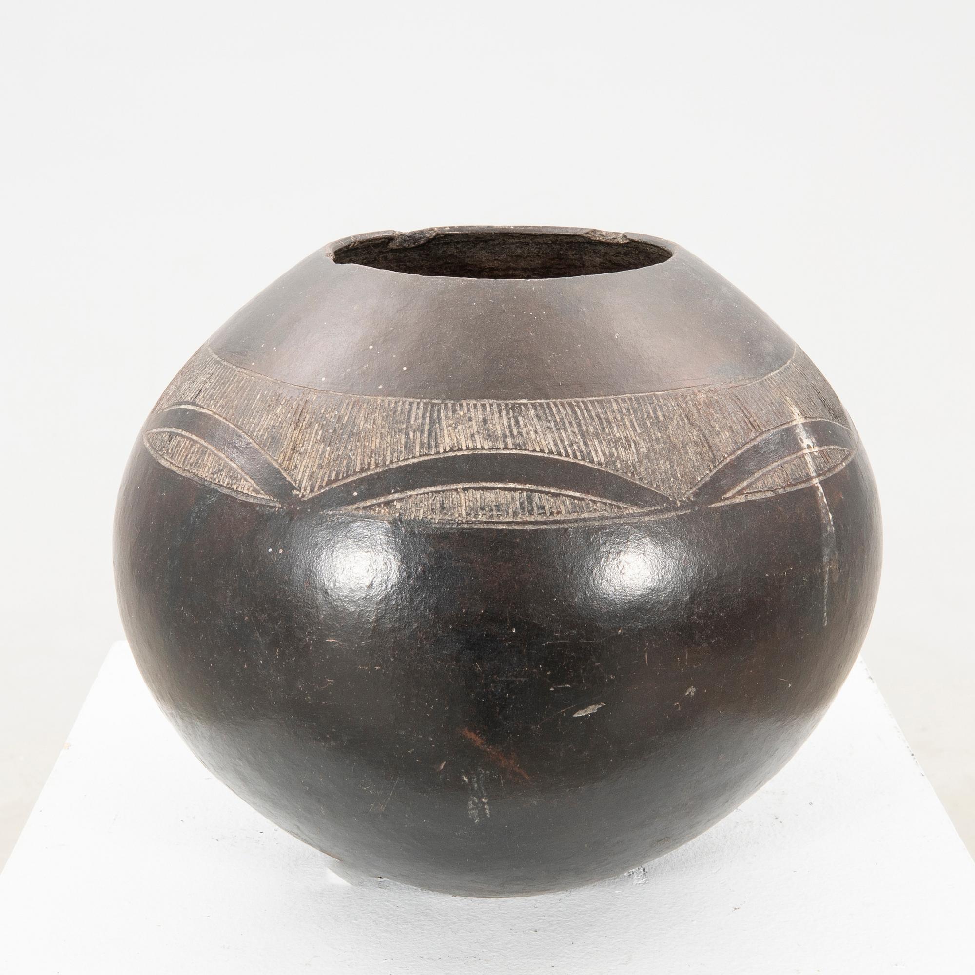 Beer pot Ukhamba, Zulu, South Africa 20th century.