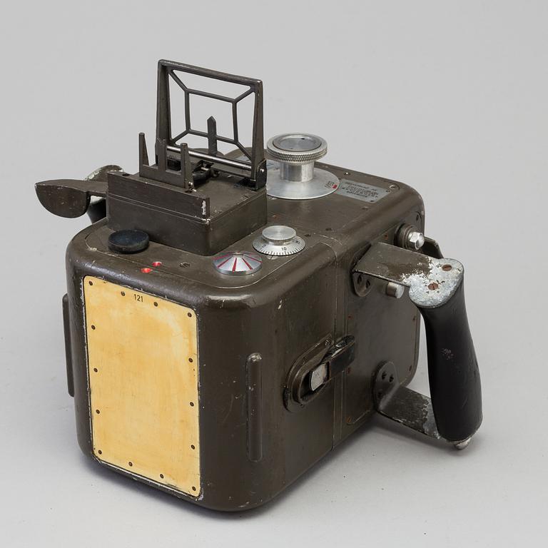 A Swedish Army Air Force Aircraft model HK 7 Camera (Hasselblad) with Case used at Södermanland's aerodrome, early 1940s.