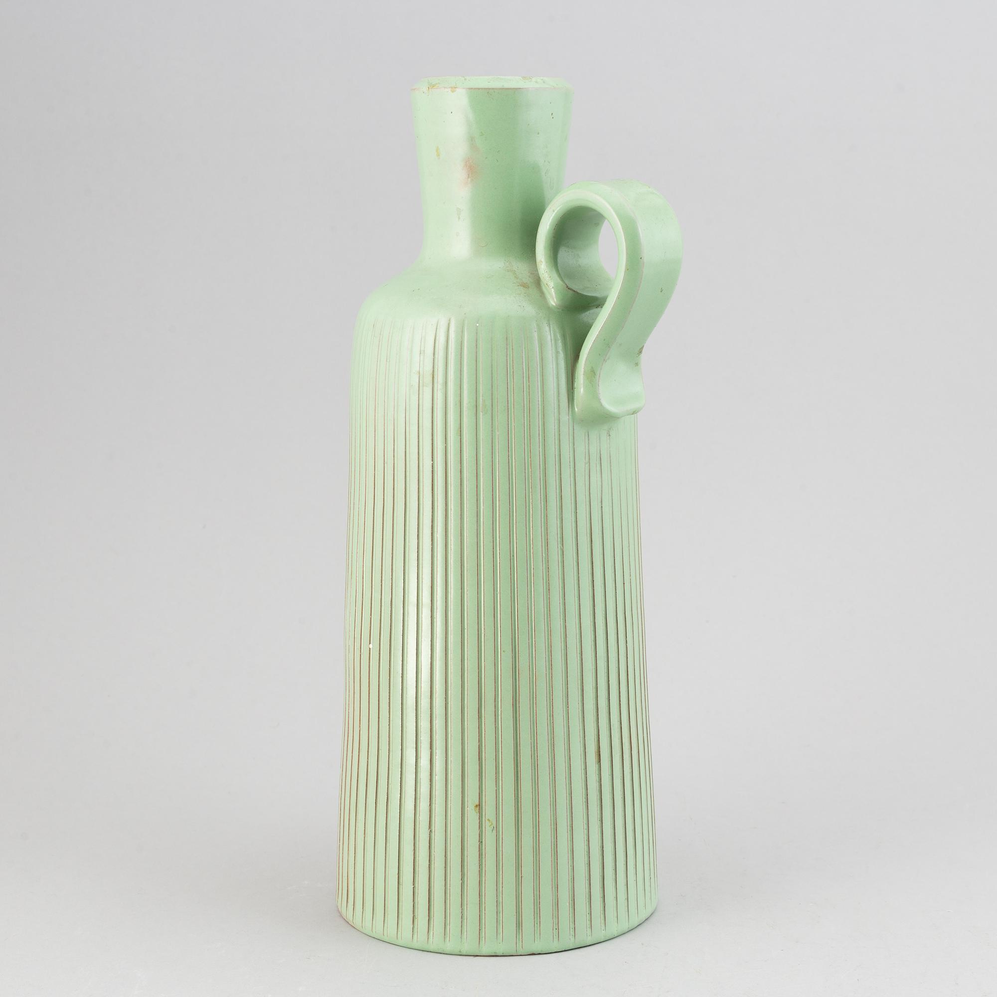 Anna-Lisa Thomson, stoneware vase.