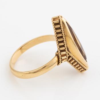 Ring,  18K guld med navetteformad citrin.