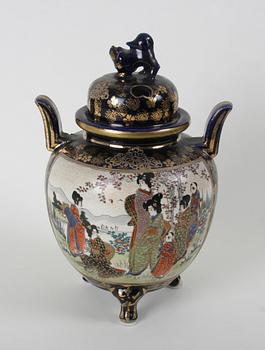 RÖKELSEKAR, porslin, Japan.