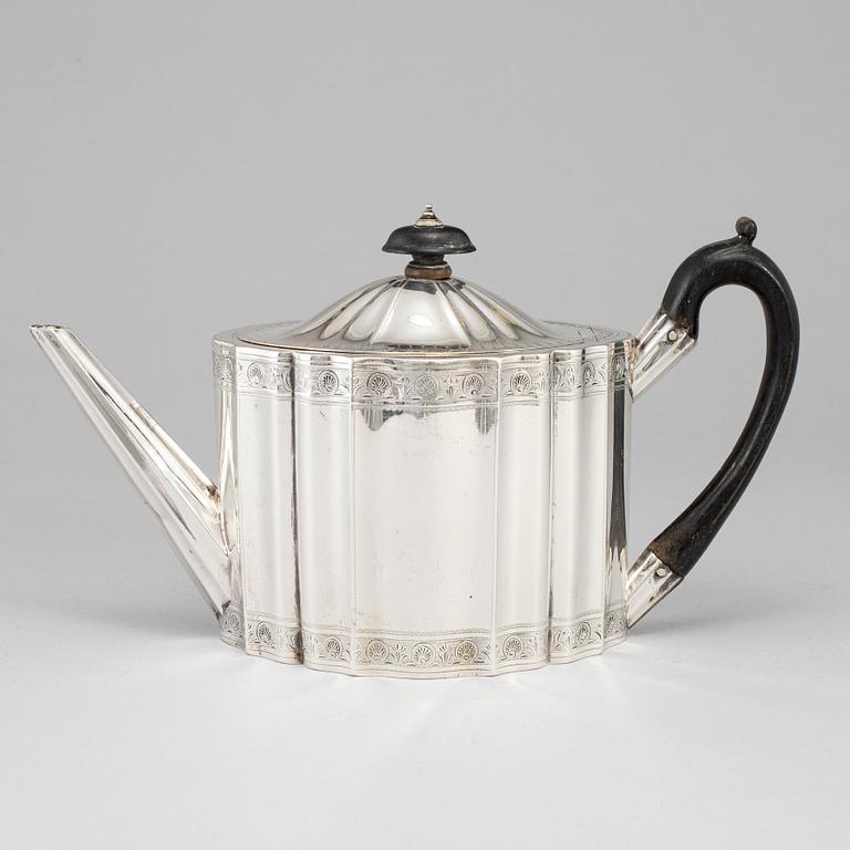 An English 18th century silver tea-pot, mark of Michael Plummer, London 1794.