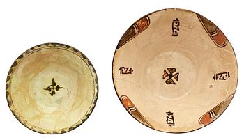 292. SKÅLAR, 2 st. Diameter 28,5 respektive 20,5 cm. Samarkand, Transoxiana 900-tal.