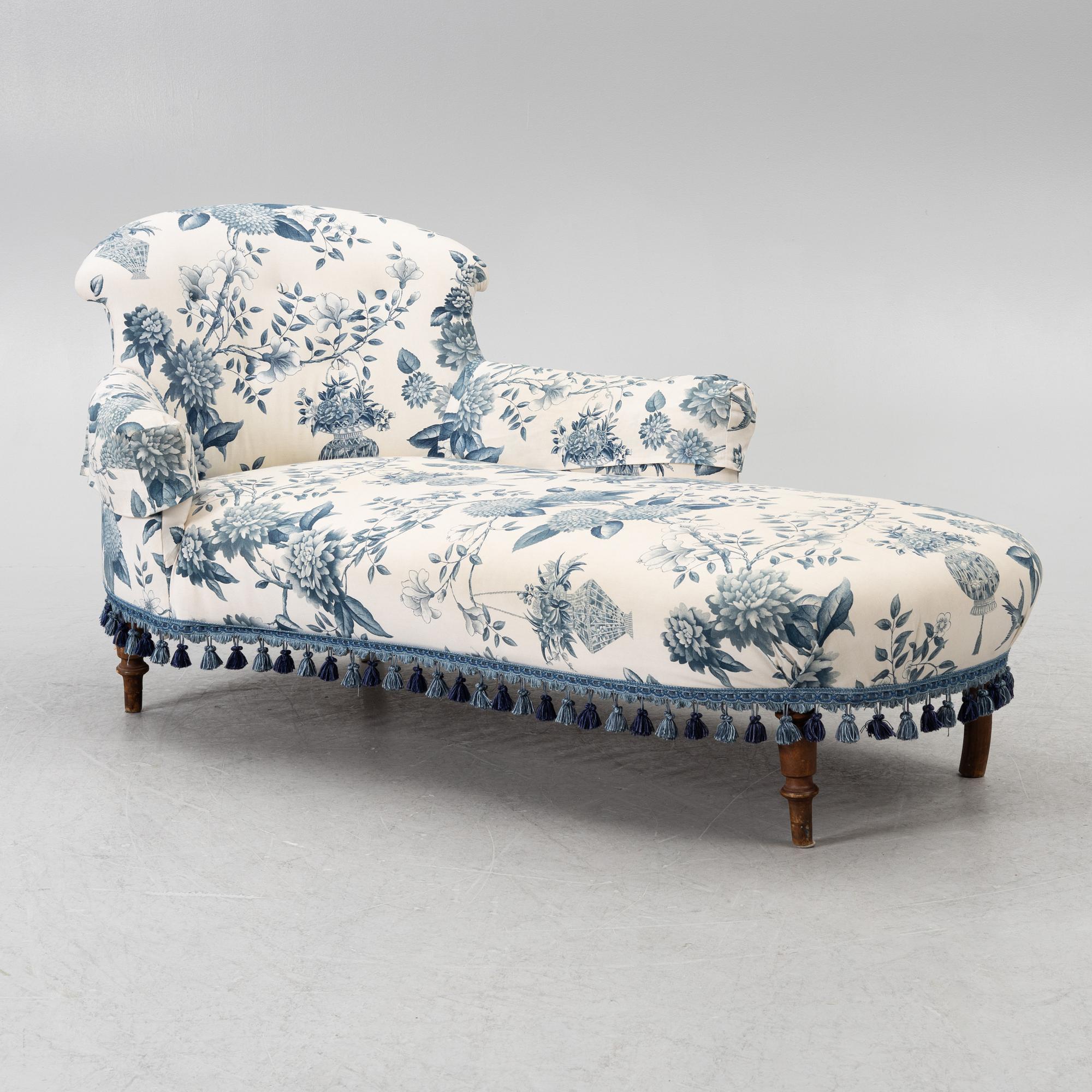 Chaise longue, from around the year 1900.
